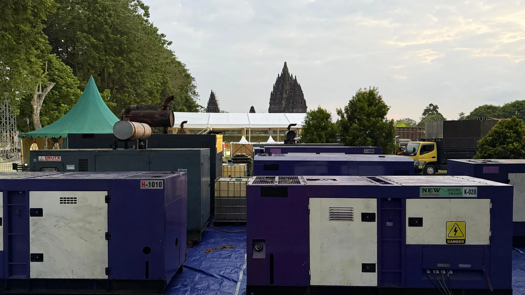Area proyek HPRO dengan beberapa unit genset
